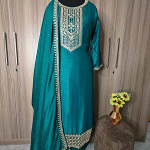 Women Green & Embroidered Yoke Design Straight Kurta With Dupatta - Indian Dress - Party Wear - Salwar Kameez - Green kurta Set For Women