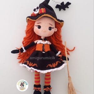 Patrón de muñeca bruja de ganchillo para Halloween / Tutorial en PDF de Sementa Amigurumi (inglés)