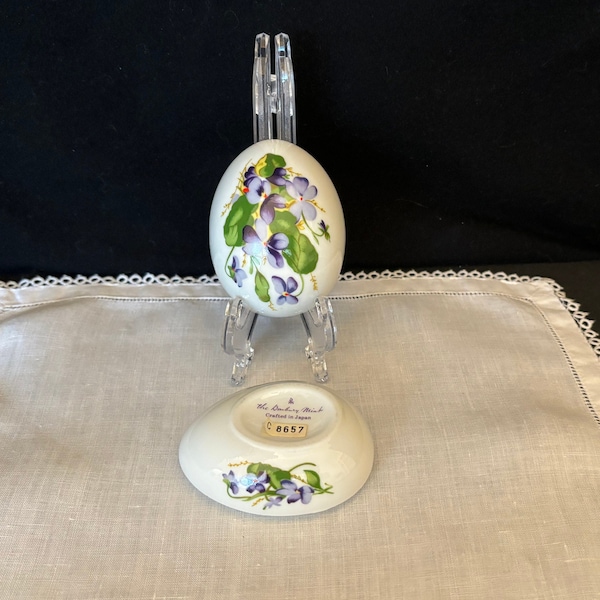 Danbury Mint 1980 Ltd ed. violets pattern porcelain egg trinket/keepsake/jewelry box; #C8657; Made in Japan