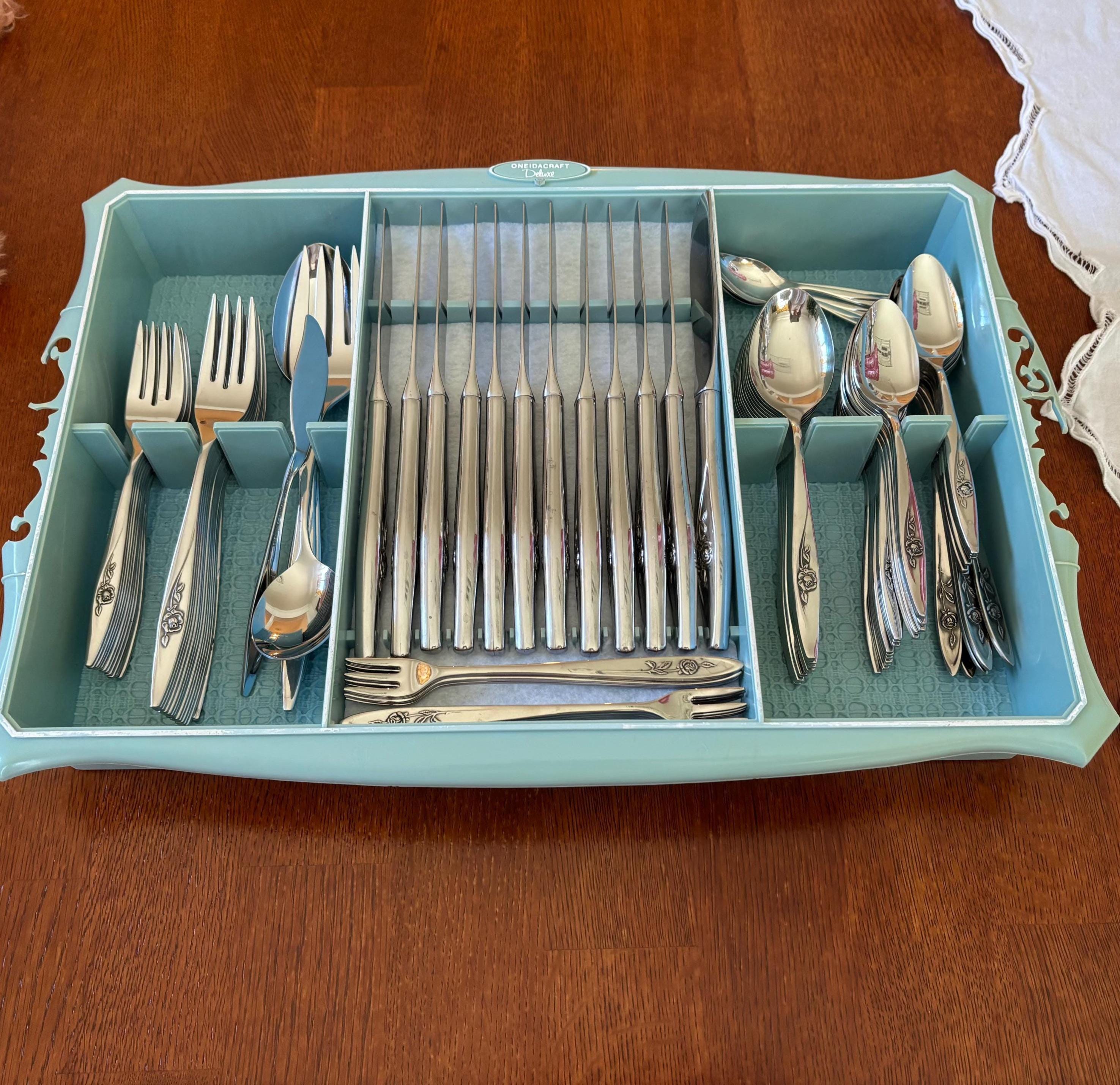 Oneida Deluxe Pattern Stainless Flatware - Etsy