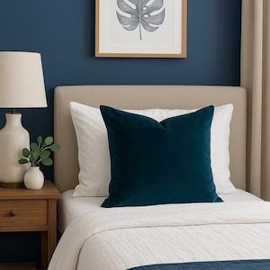 Peacock blue velvet throw pillow| Peacock blue pillow case| Peacock cushion cover|Peacock blue velvet pillow 22x22|velvet throw pillow