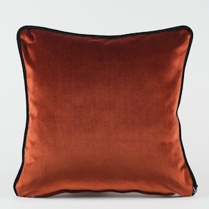 Funda de almohada de terciopelo color óxido / Cojín naranja hecho a mano con ribete negro