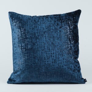 Peacock blue velvet throw pillow| Peacock blue pillow case| Peacock cushion cover|Peacock blue velvet pillow 22x22|velvet throw pillow