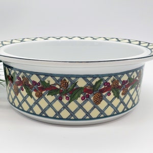 Dansk Nordic Holiday Christmas Round Serving Bowl 9-3/8&quot; Lattice Ribbon Berries