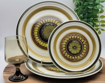 Vintage Acsons Sarasota Dinner, Salad and Chop Plates, 70s Dishes, Floral Medallion Boho Design, Mid Century Modern| Retro Decor | Sunflower