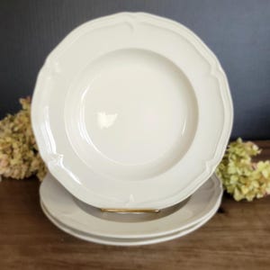 Vtg Villeroy & Boch &quot;Manoir&quot; Rimmed Soup / Pasta / Salad Bowls, Creamy White, Embossed Scalloped Rims, Wedding, Anniversary Gift, NICE!