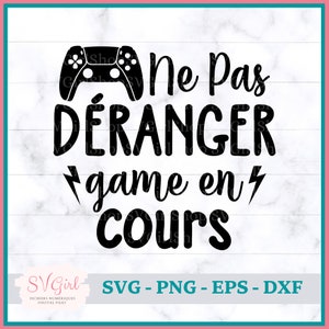 May include: Black and white graphic design with a video game controller and the text "Ne Pas Déranger Game En Cours".