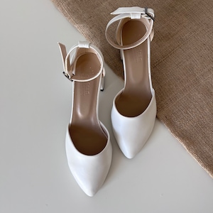 White Ankle Strap,  White Wedding Shoes, Bridal Heel, White Block Heels, White Heels, White Wedding Heels Block Heels Sandals, Bride Shoes