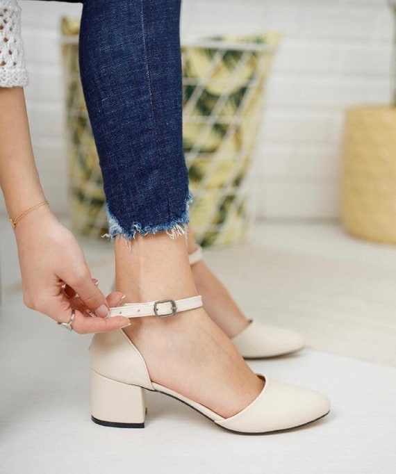 Beige blokhak sale