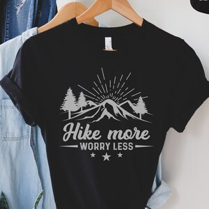 Wandern TShirt Lustiges Wandern Shirt Wandern Geschenk für Wanderer Natur Liebhaber Shirt Berg TShirt Camping Ausflug Shirt Outdoor Liebhaber Geschenk Wanderung Shirt