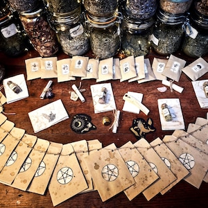 Calendario dell'Avvento a sorpresa a tema stregoneria: 25 giorni / 25 sorprese (Wicca, pozioni, speziale, strega, esoterismo, paganesimo...)