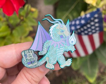 Emaille Pin - Chilly Winds ""Loose on the Town"" Drache."