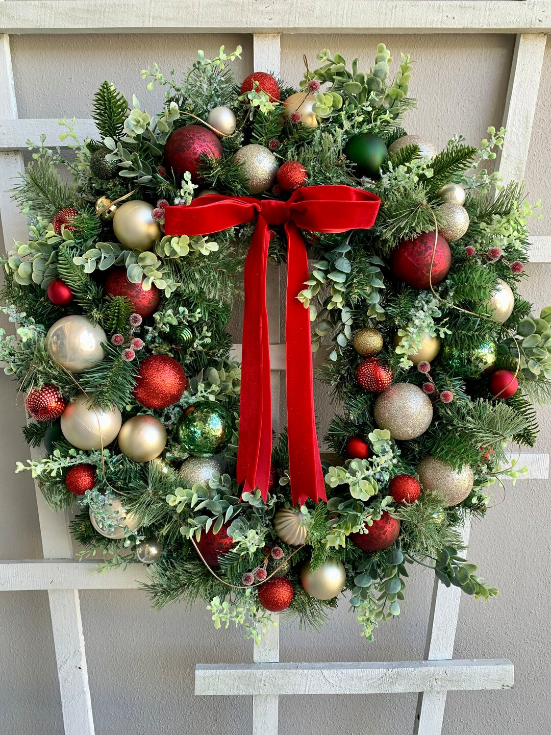 Red Wreath, Christmas Wreath, Wreath for Front Door, Traditional Wreath