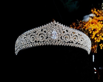 Hermosa diadema de corona para fiesta nupcial hecha a mano, diseño de Ellie con diamantes de imitación, circonitas cúbicas 3A chapadas en rodio