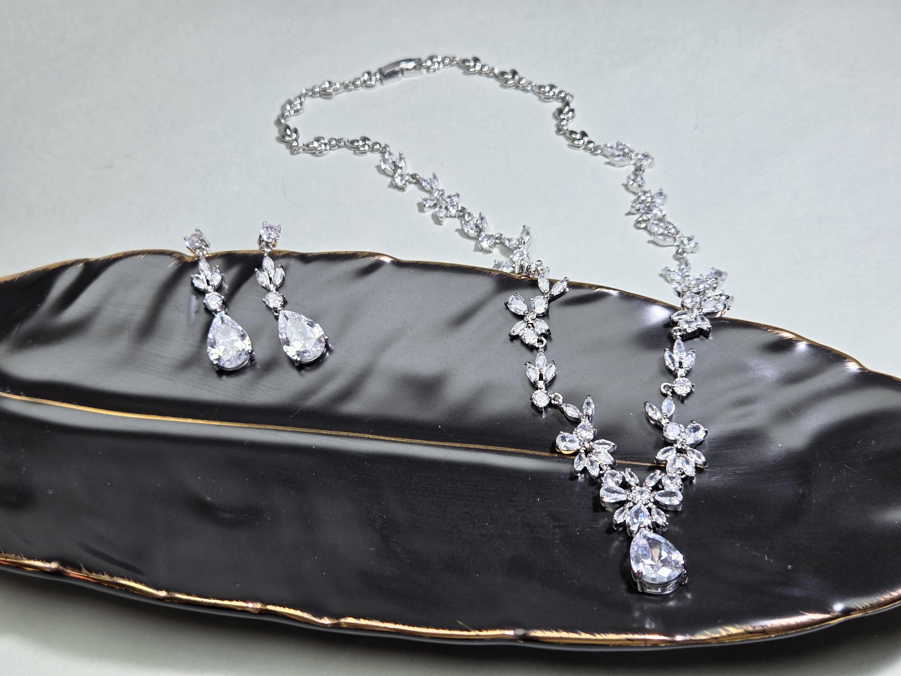 ANENJERY Gioielli di moda da donna Collana con farfalla dolce + orecchini + braccialetto Set di gioielli per donna – acquista a prezzi convenienti sul marketplace