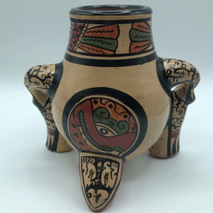 Vintage 3 footed aztec MAYAN pottery vase/cup from Costa Rica image 3