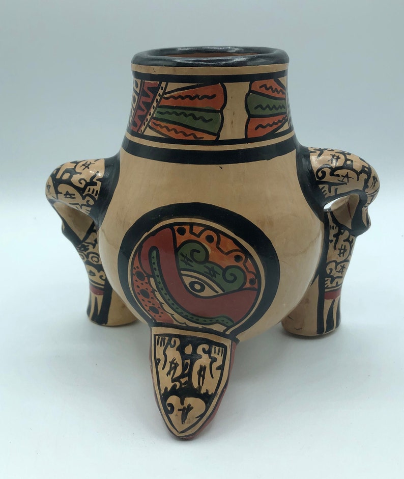 Vintage 3 footed aztec MAYAN pottery vase/cup from Costa Rica image 3