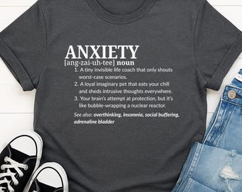 面白い不安症Tシャツ｜社交不安症ギフト｜ユーモアのある人向けの皮肉たっぷりの共感Tシャツ｜メンタルヘルスグッズ｜ドライユーモア｜定義Tシャツ
