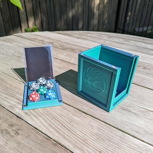 Premium Sliver Commander Deck Box – Magnetic Dice Tray lid, Top Loader Display, Fits 100 Double-Sleeved MTG Cards – 3D Printed
