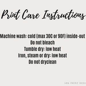 Peut inclure: Instructions d'entretien pour un v&ecirc;tement&nbsp;: Lavage en machine &agrave; froid (max 30&nbsp;&deg;C ou 90&nbsp;&deg;F) &agrave; l'envers, ne pas utiliser d'eau de Javel, s&eacute;cher en machine &agrave; basse temp&eacute;rature, repasser, vapeur ou s&eacute;cher &agrave; basse temp&eacute;rature, ne pas nettoyer &agrave; sec. ARK PRINT DESIGN.