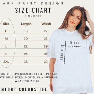 Peut inclure: Tableau des tailles pour un t-shirt avec des mesures en pouces. Le tableau indique la taille, la longueur et la largeur du t-shirt en pouces. Le texte "FOR THE OVERSIZED EFFECT, PLEASE SIZE UP 2 SIZES. MODEL IS A MEDIUM WEARING AN XL." est sous le tableau. Le texte "COMFORT COLORS TEE" est en bas du tableau.