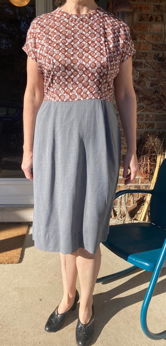 Early 1950s chic brown and gray pencil dress