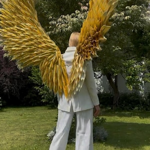 Gold Folding Wings – Lightweight Costume Wings for Cosplay, Halloween, Dance, Photoshoot, Festival, Stage Performance