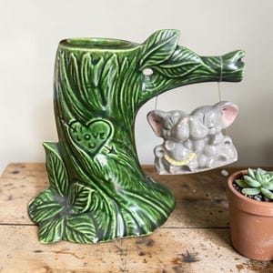 Majolica-stijl plantenbak boomstam met olifanten op een schommel VTG 4,75 x 4,75