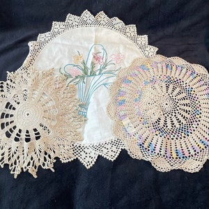 Set van drie doilies. Handgemaakt.