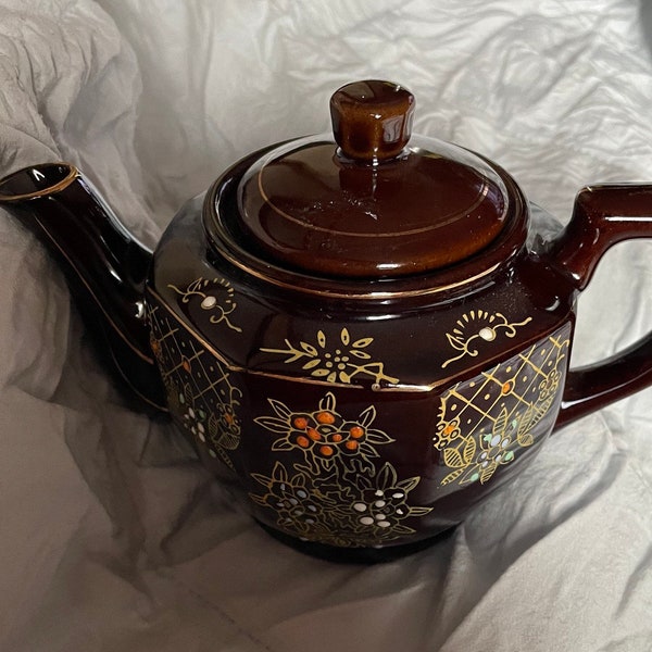 Moriage pattern Japanese red ware teapot