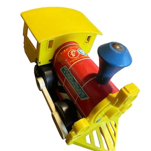 Fisher price Toot Toot Train Pull Toy 643 Yellow Red Preschool 1964