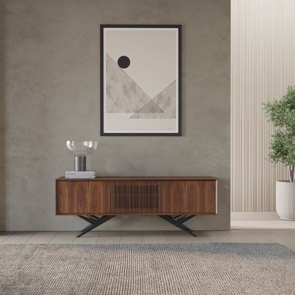 Enfilade en noyer avec trois portes à lattes et un piètement de forme organique de style Mid-Century moderne, crédence, commode, commode, meuble TV, média