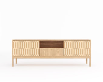 Dębowa kredens w stylu Mid Century Modern, intarsjowane drzwi, mosiężne akcenty