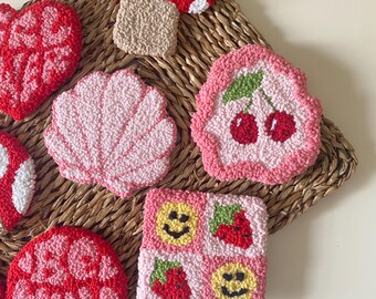 Sous-bock fait main avec de la perforation : Mug en coton capitonné