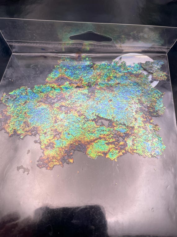 Dichroic Bubbles