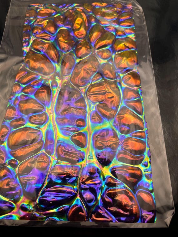 Dichroic Bubbles