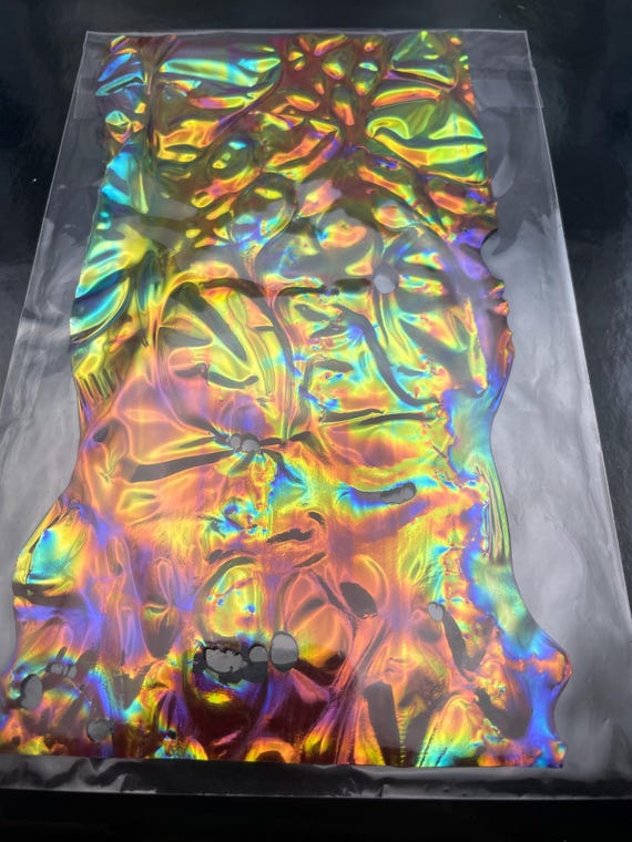 Dichroic Bubbles