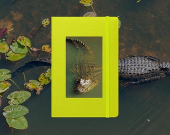 Notitieboek krokodillenboek | Donkere natuurfotografie, hardcover, gelinieerd dagboek