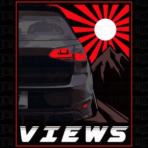 Op de afbeelding: Een zwarte auto met rode achterlichten staat geparkeerd voor een rode en zwarte Japanse zon-afbeelding met bergen op de achtergrond. De tekst "VIEWS" is in witte letters onderaan de afbeelding gedrukt.