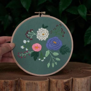 Hand Embroidered Floral Bouquet, Traditional Botanical Hoop Art, Vintage Style Flower Decor, Cottagecore Wall Hanging, Elegant Gift for Her