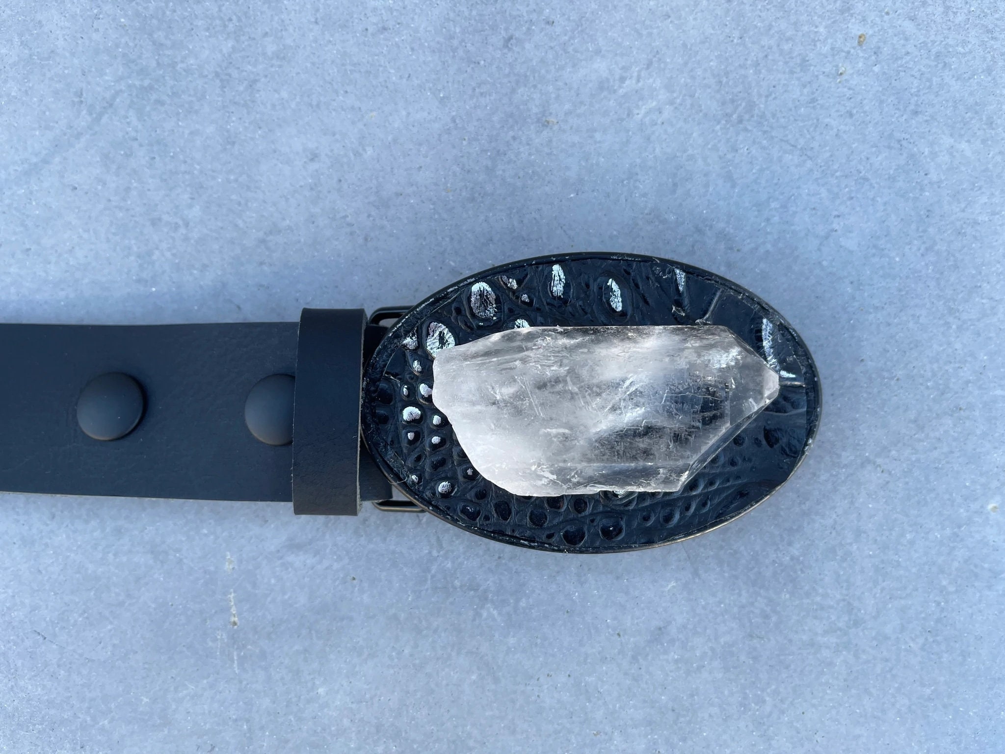 Quartz crystal belt Large Quartz Crystal Oval-Shaped Belt – GEOTIC main image 2