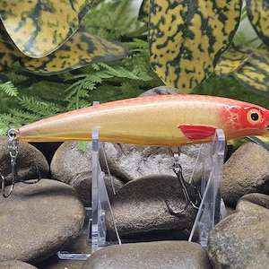 4&quot; Strawberry Lemonade minnow jerkbait.