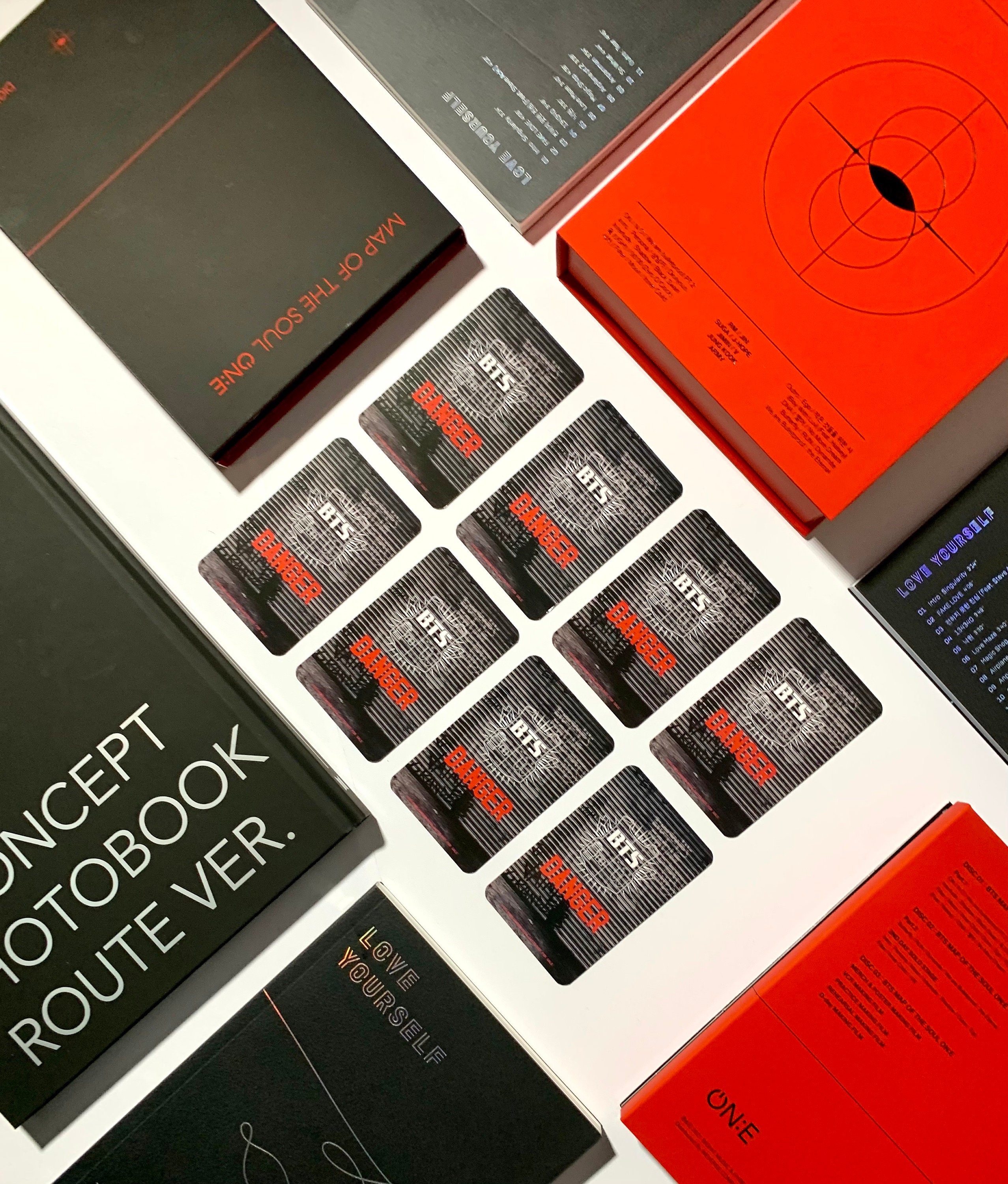 BTS Danger 直筆サイン入りポストカード il_fullxfull.3855978638_8w86.jpg