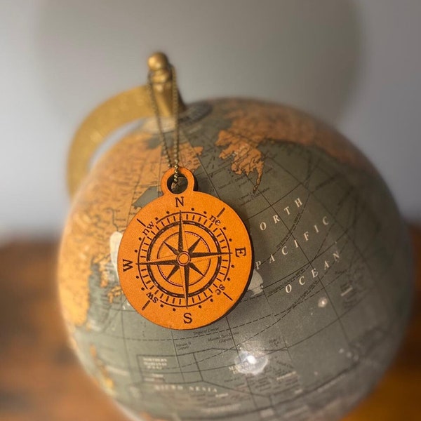 Leder Holz Schlüsselanhänger Kompass • Traveller • Reise • Geschenk • Glücksbringer Reise • Weltreise