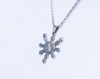 Filliniana Schmuck | 'Philippine Sun & Stars' Halskette silberfarbe Edelstahl