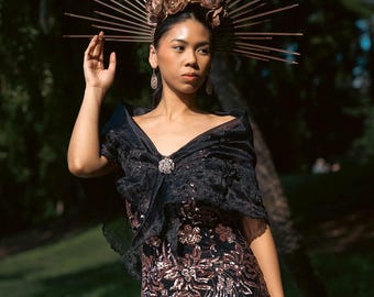 Alampay / 'Maria Clara' Mantón filipino moderno de organza bordado en negro medianoche Panuelo Kandungga