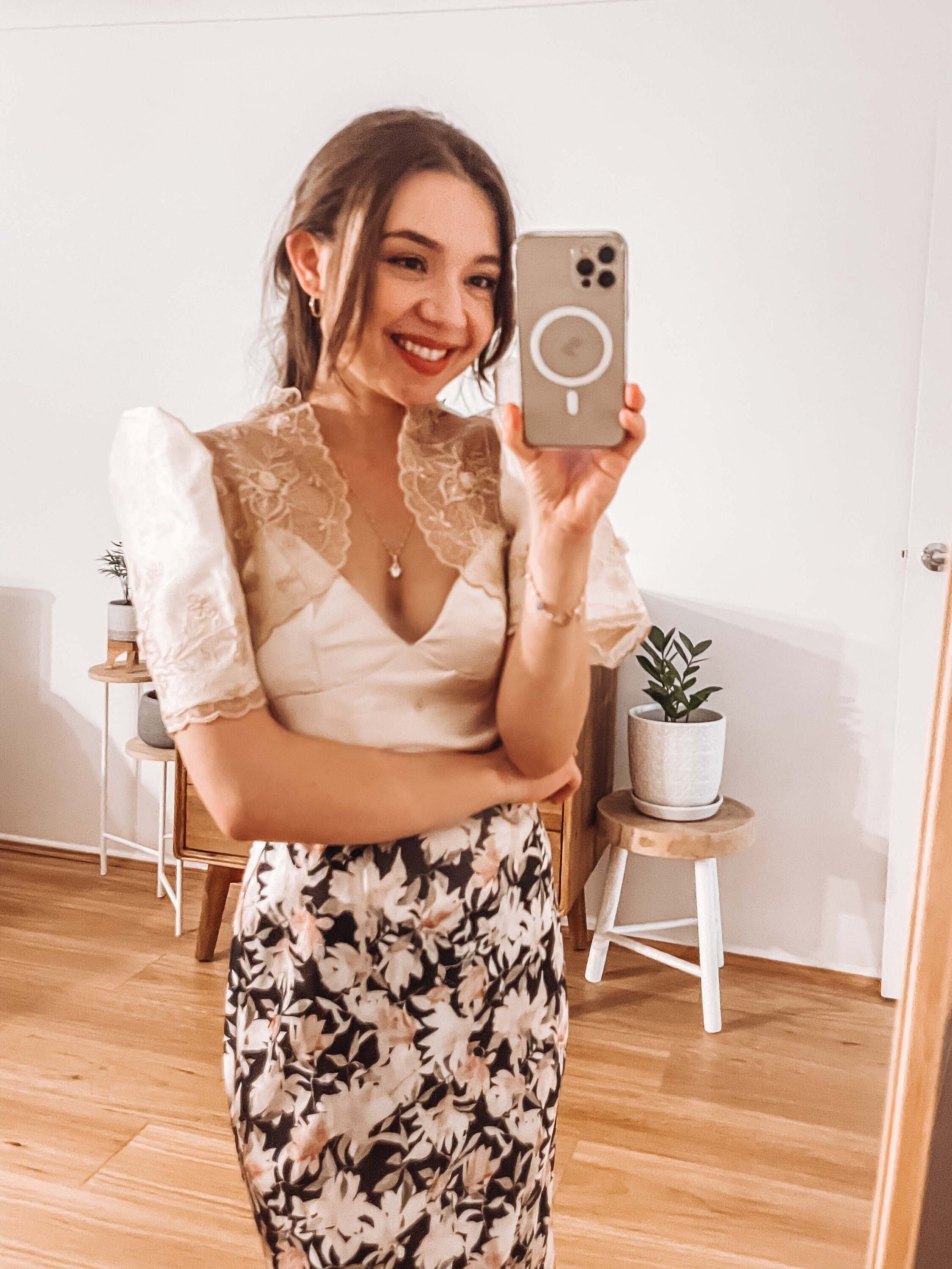 Cream shrugs top for dresses