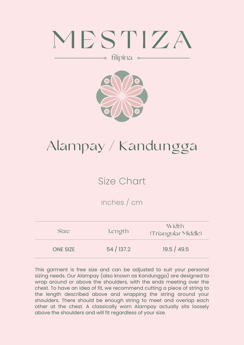Puede incluir: Gr&aacute;fico de informaci&oacute;n del producto con el texto "MESTIZA filipina" en la parte superior, seguido de "Alampay / Kandungga". Una tabla de tallas muestra una longitud de 137,2 cm y un ancho de 49,5 cm. La prenda es de talla &uacute;nica.