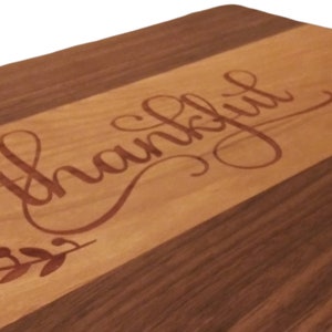 Personalisiertes Schneidebrett mit Gravur, Danksagungsgeschenk, Dankbares Schneidebrett, Familiengeschenk, Geschenk zur Einbürgerung,