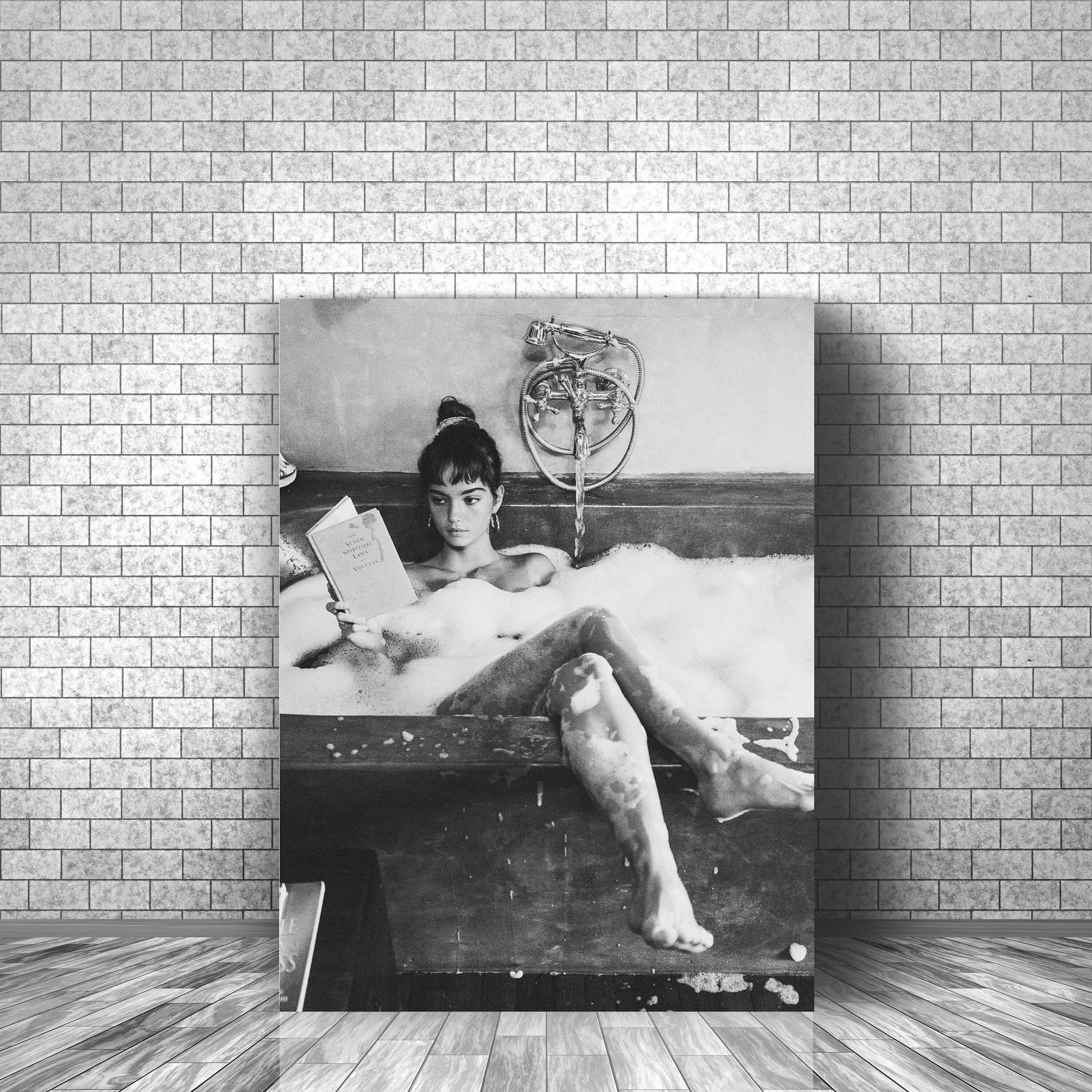 Poster "Ragazza in bagno" - Decorazione vintage per il bagno - Poster femminista - Poster "Lettura nella vasca da bagno" - Decorazione per il bagno - Arte vintage - Stampa in bianco e nero